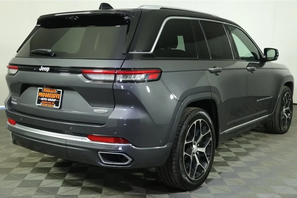 2022 Jeep Grand Cherokee Summit photo 1