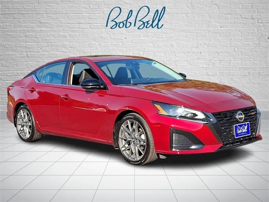 2024 Nissan Altima SR photo 1