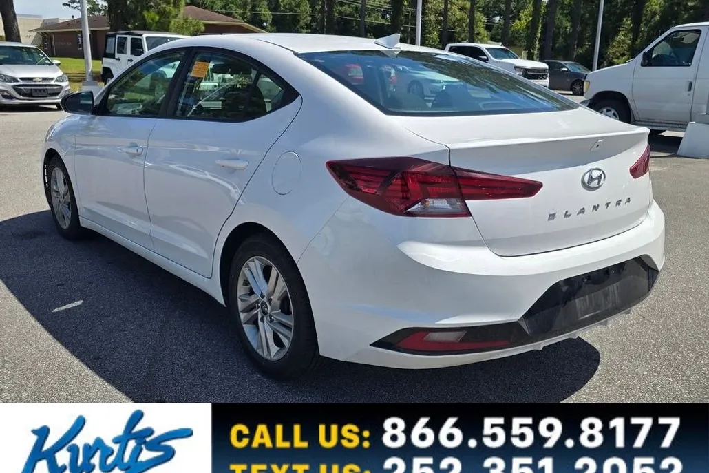 2020 Hyundai Elantra SEL photo 1