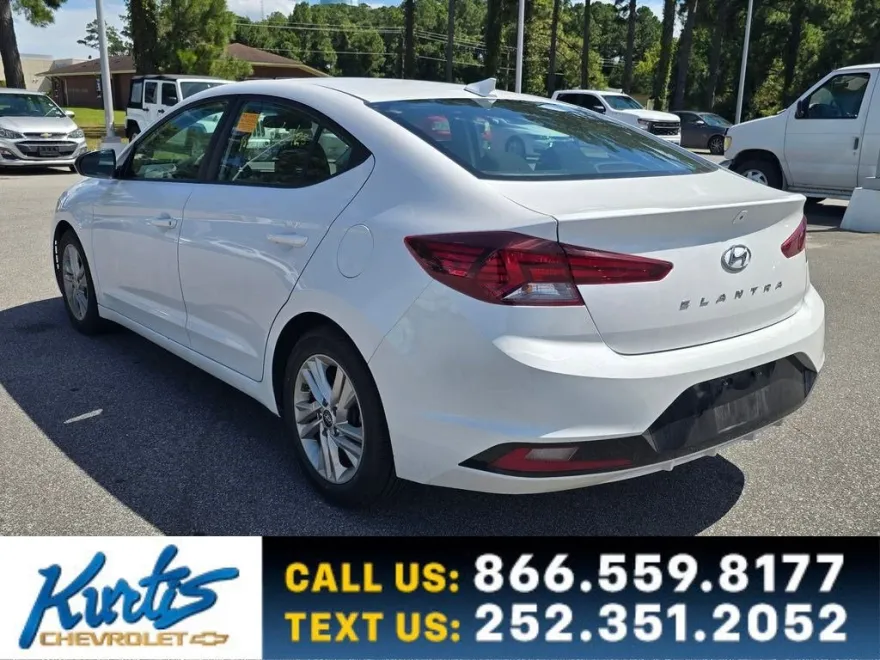 2020 Hyundai Elantra SEL photo 1