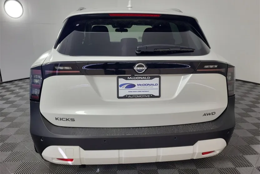2025 Nissan Kicks SV photo 1