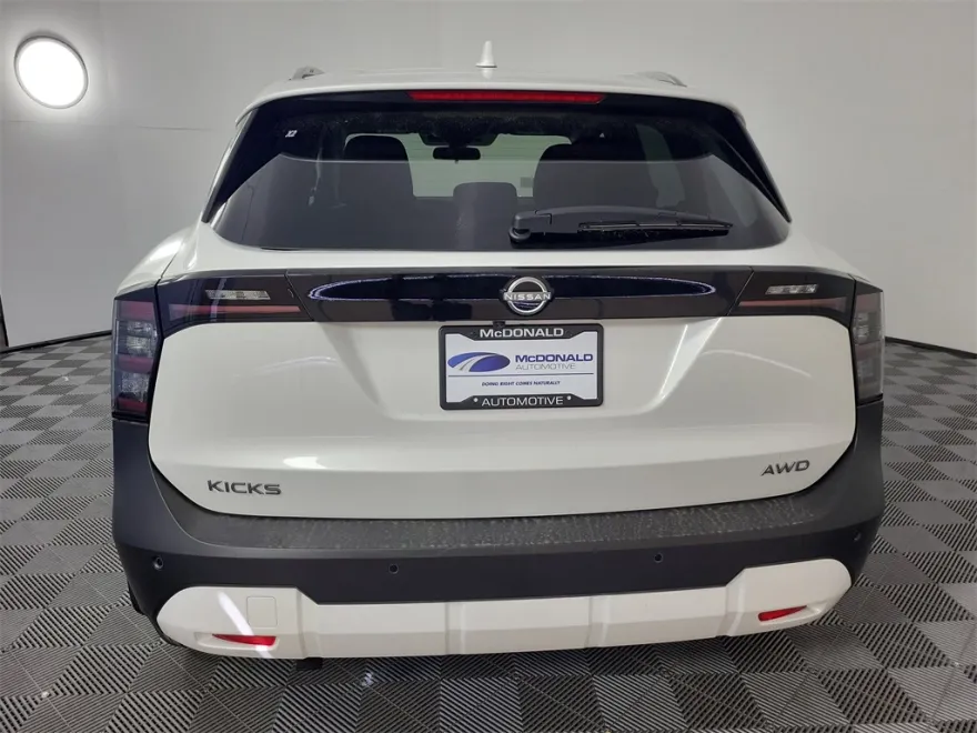 2025 Nissan Kicks SV photo 1