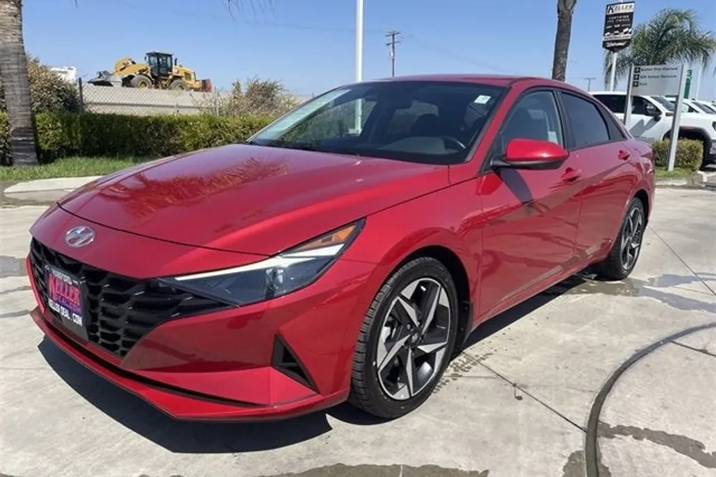 2023 Hyundai Elantra SEL photo 1