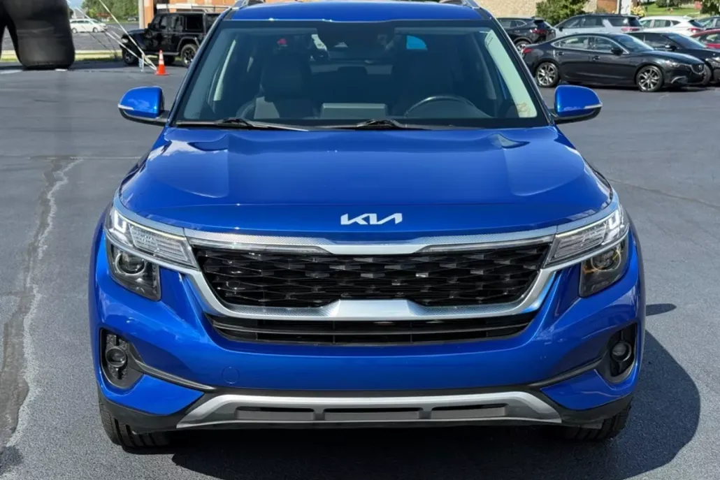 2023 Kia Seltos S photo 1