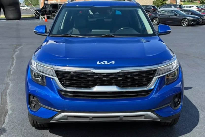 2023 Kia Seltos S photo 1