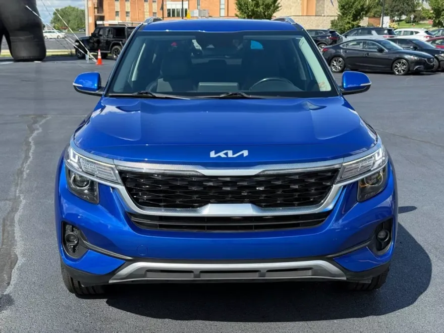 2023 Kia Seltos S photo 1