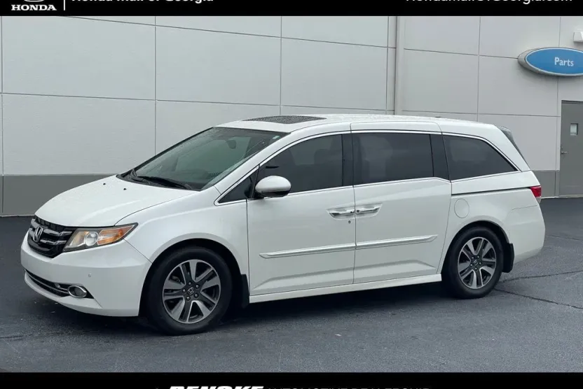 2015 Honda Odyssey Touring photo 1