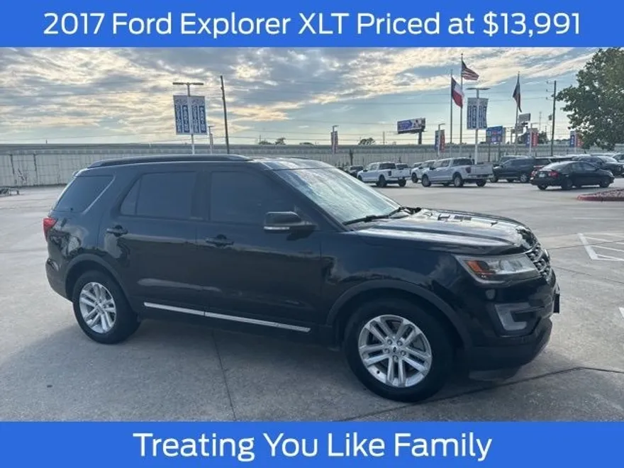 2017 Ford Explorer XLT photo 1
