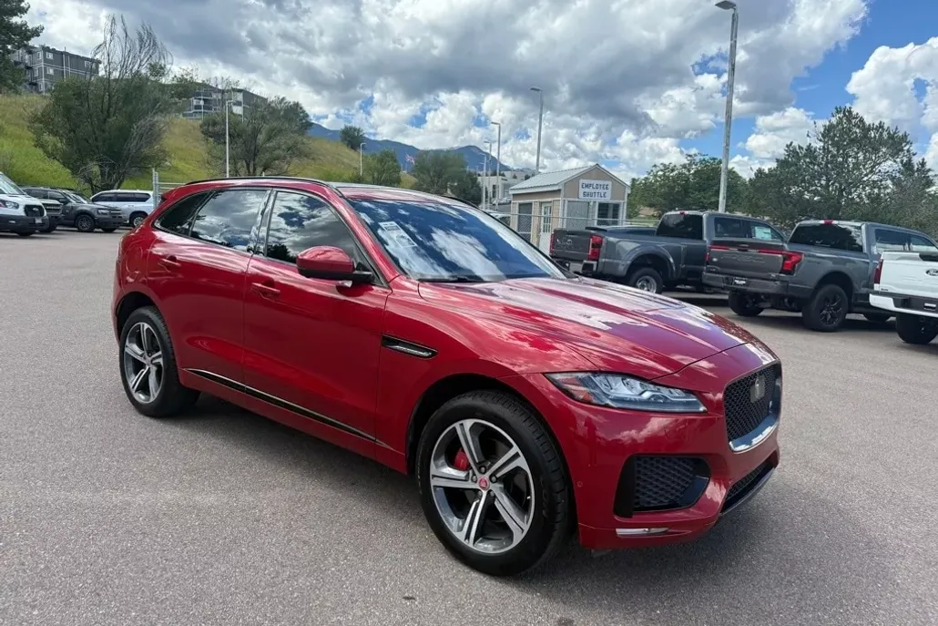 2019 Jaguar F-PACE S photo 1