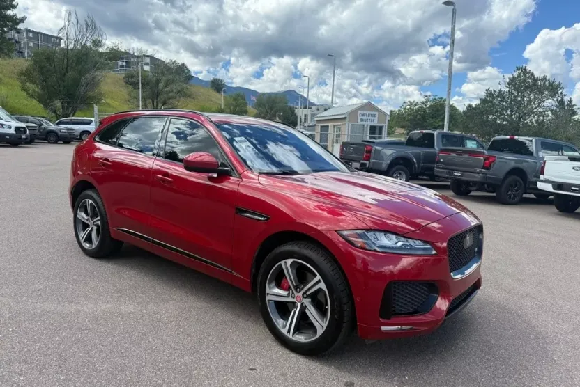 2019 Jaguar F-PACE S photo 1