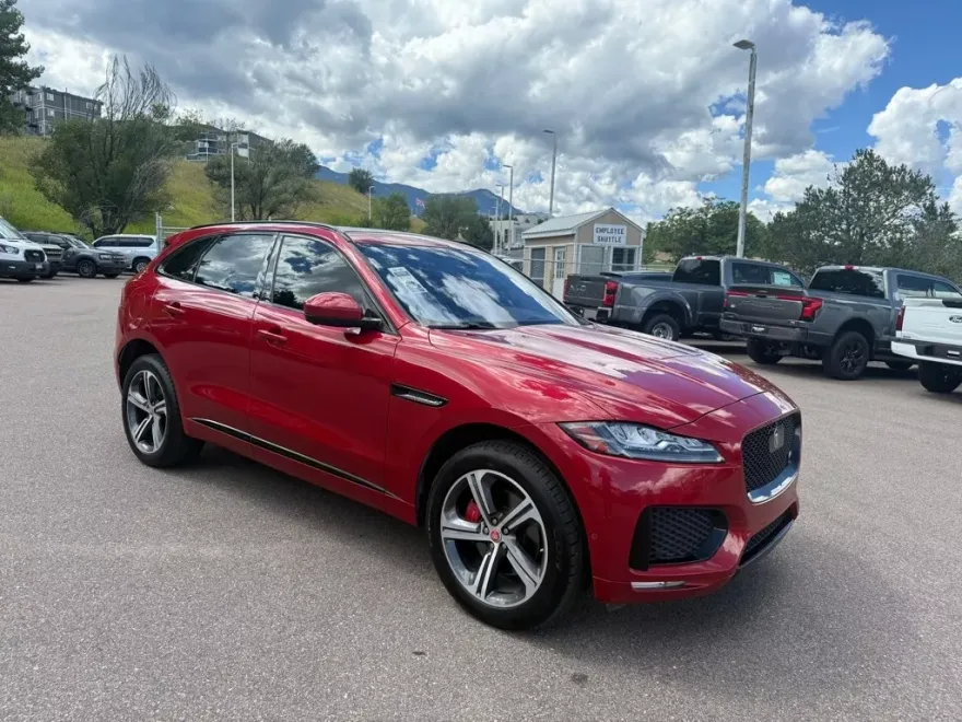 2019 Jaguar F-PACE S photo 1