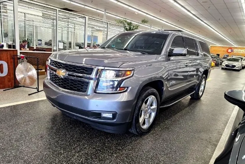 2019 Chevrolet Suburban 1500 LT photo 1