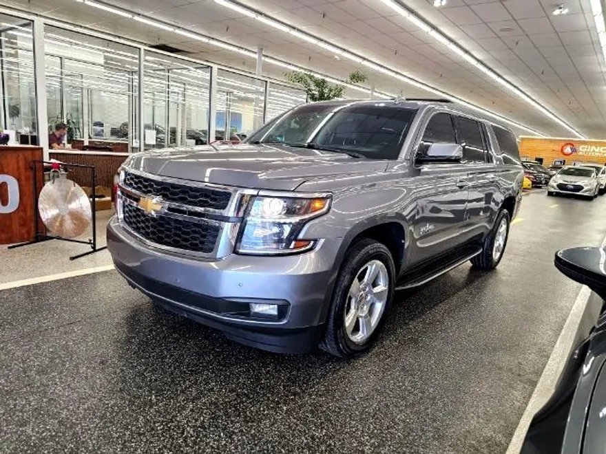 2019 Chevrolet Suburban 1500 LT photo 1