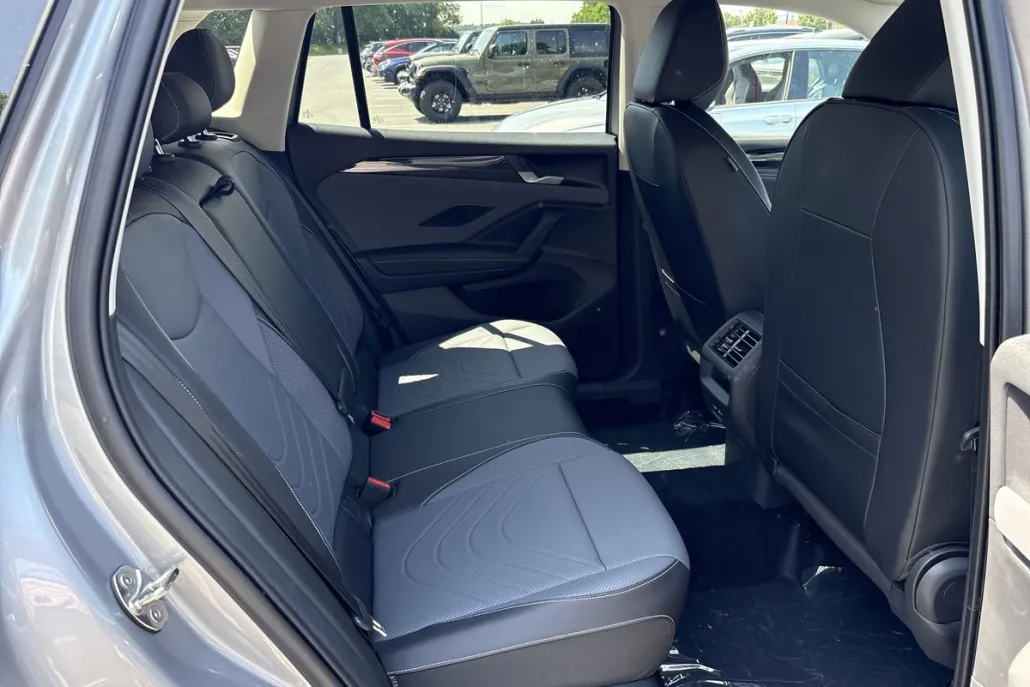 2025 Volkswagen Tiguan SE photo 1