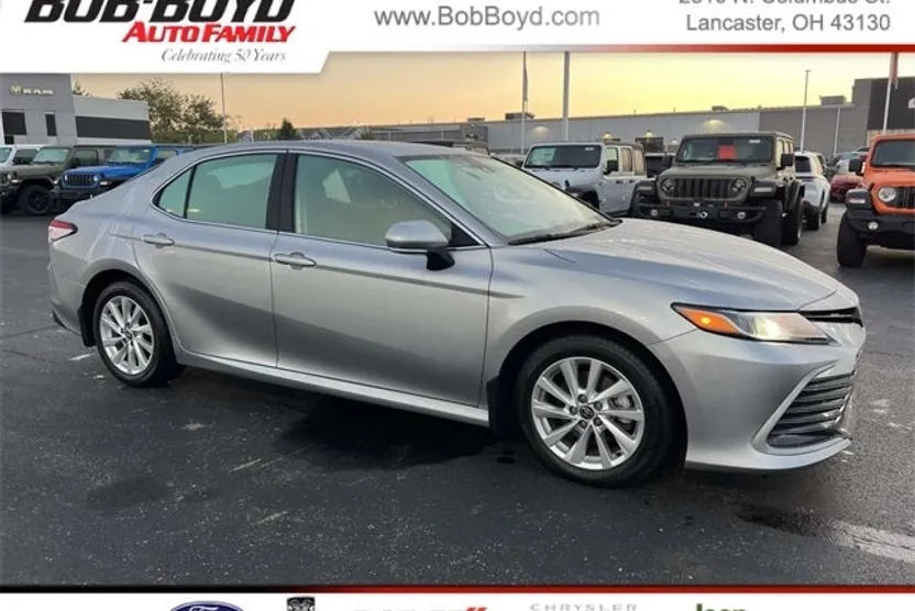 2023 Toyota Camry LE photo 1