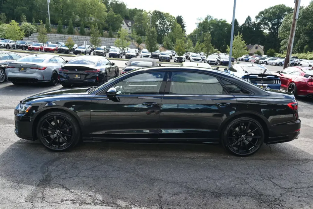 2022 Audi S8 4.0T Quattro photo 1
