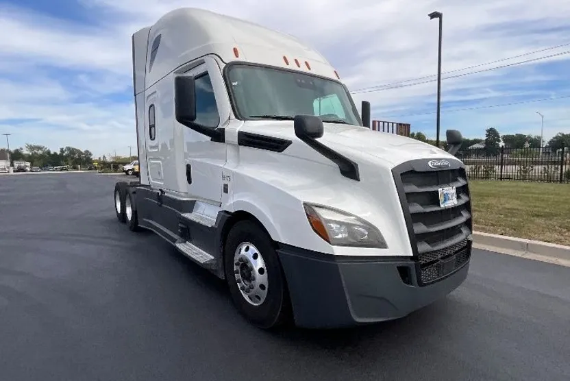 2021 Freightliner Cascadia 126" Sleeper Cab photo 1