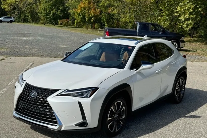 2020 Lexus UX 200 Premium photo 1