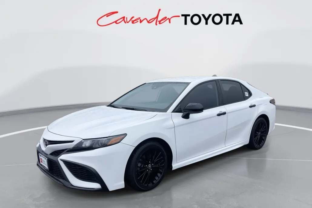 2021 Toyota Camry SE photo 1