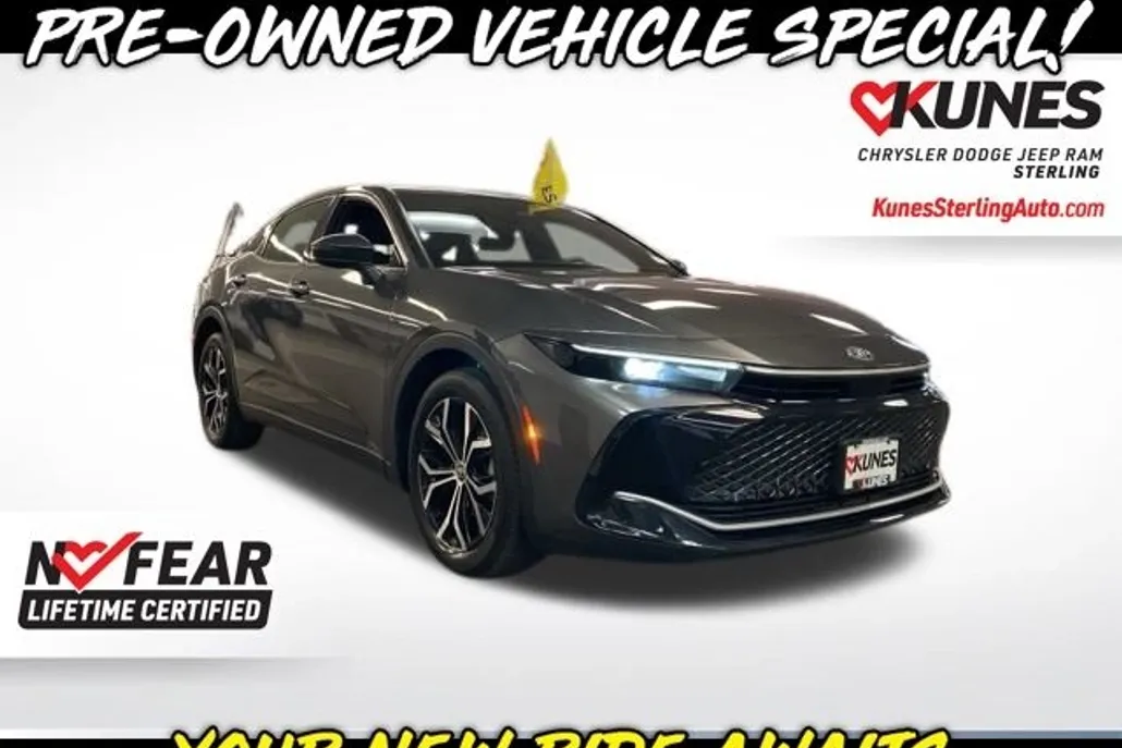 2024 Toyota Crown XLE photo 1