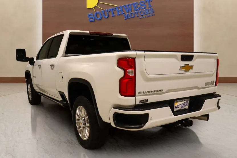 2022 Chevrolet Silverado 3500HD High Country photo 1