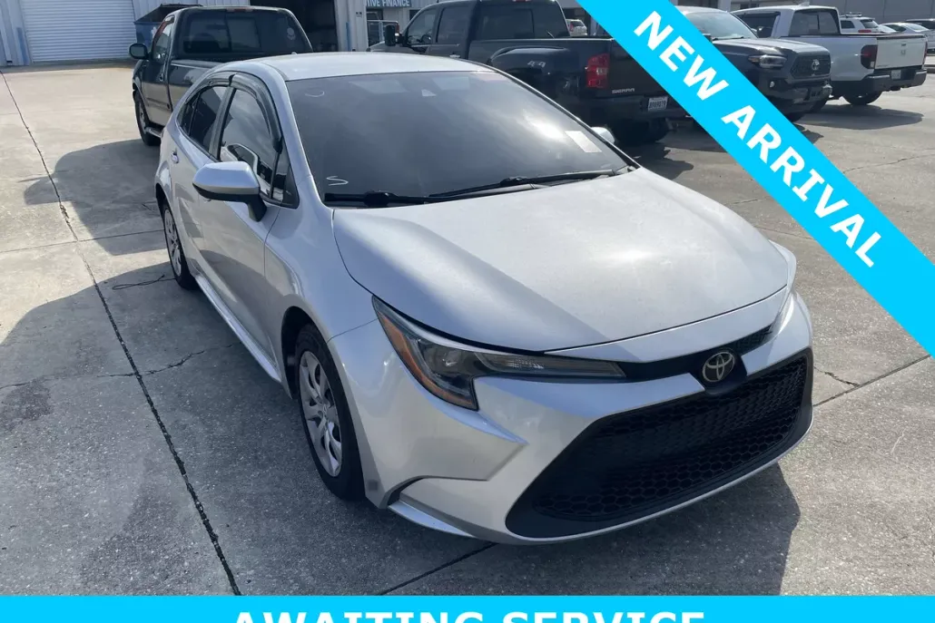 2022 Toyota Corolla LE photo 1