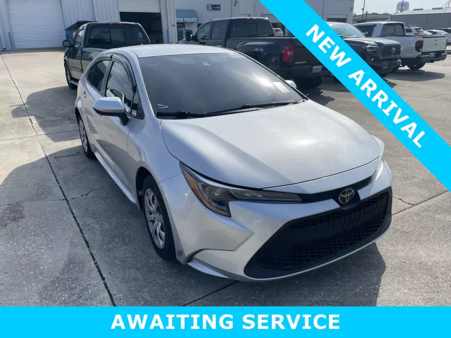 2022 Toyota Corolla LE photo 1