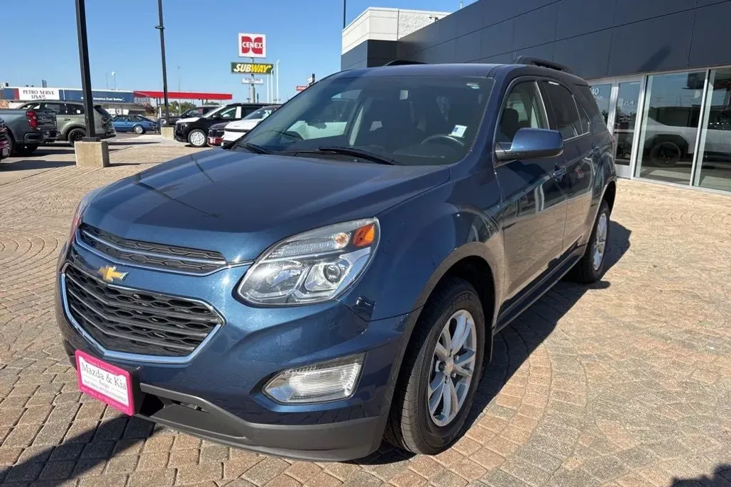 2016 Chevrolet Equinox LT photo 1