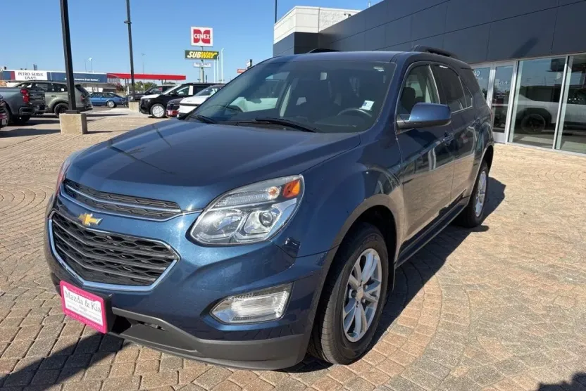 2016 Chevrolet Equinox LT photo 1