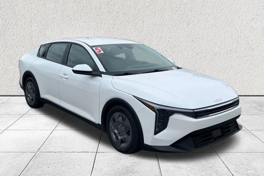2025 Kia K4 LX photo 1