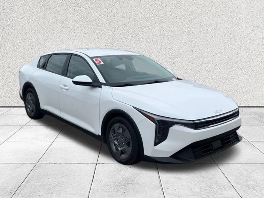 2025 Kia K4 LX photo 1