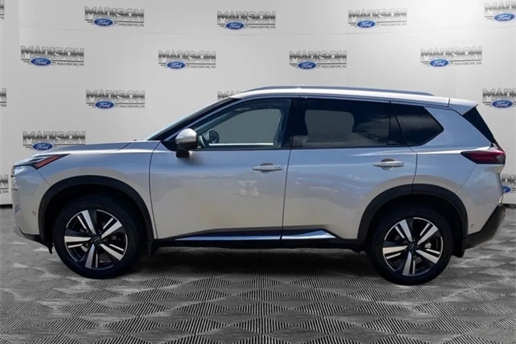 2023 Nissan Rogue Platinum photo 1