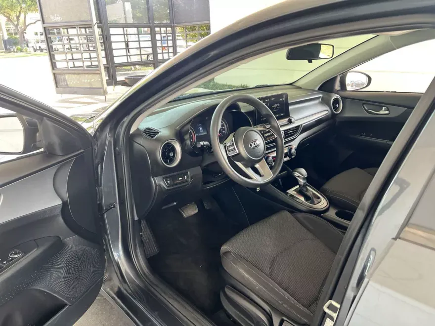 2019 Kia Forte LXS photo 1