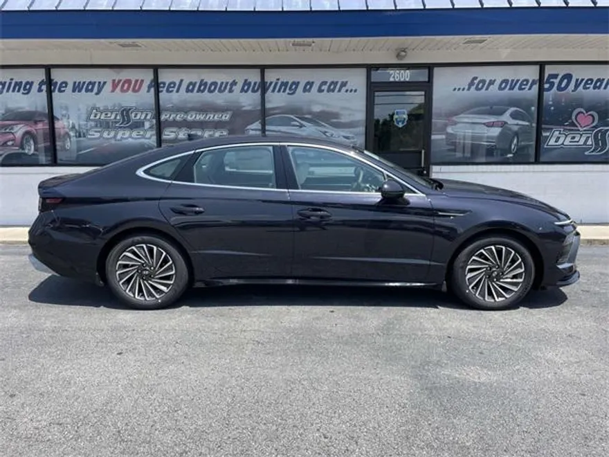 2025 Hyundai Sonata Hybrid SEL photo 1