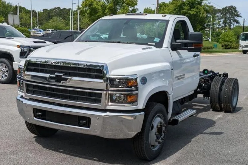 2024 Chevrolet Silverado 5500HD Work Truck photo 1