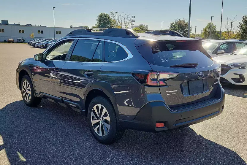 2025 Subaru Outback Premium photo 1