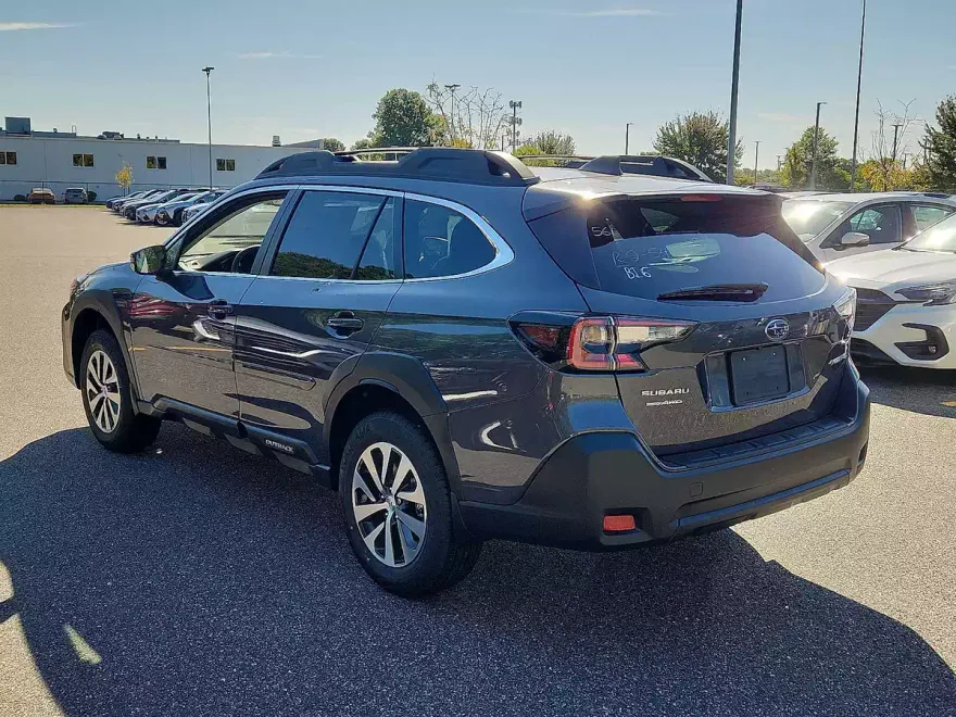 2025 Subaru Outback Premium photo 1