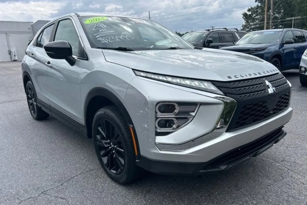 2023 Mitsubishi Eclipse Cross LE Ralliart photo 1