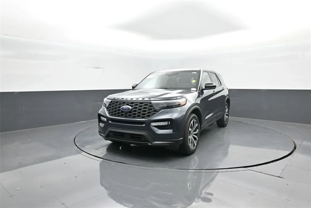 2022 Ford Explorer ST-Line photo 1