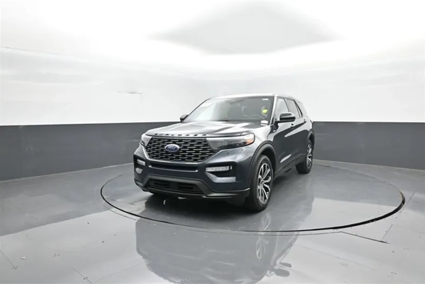 2022 Ford Explorer ST-Line photo 1