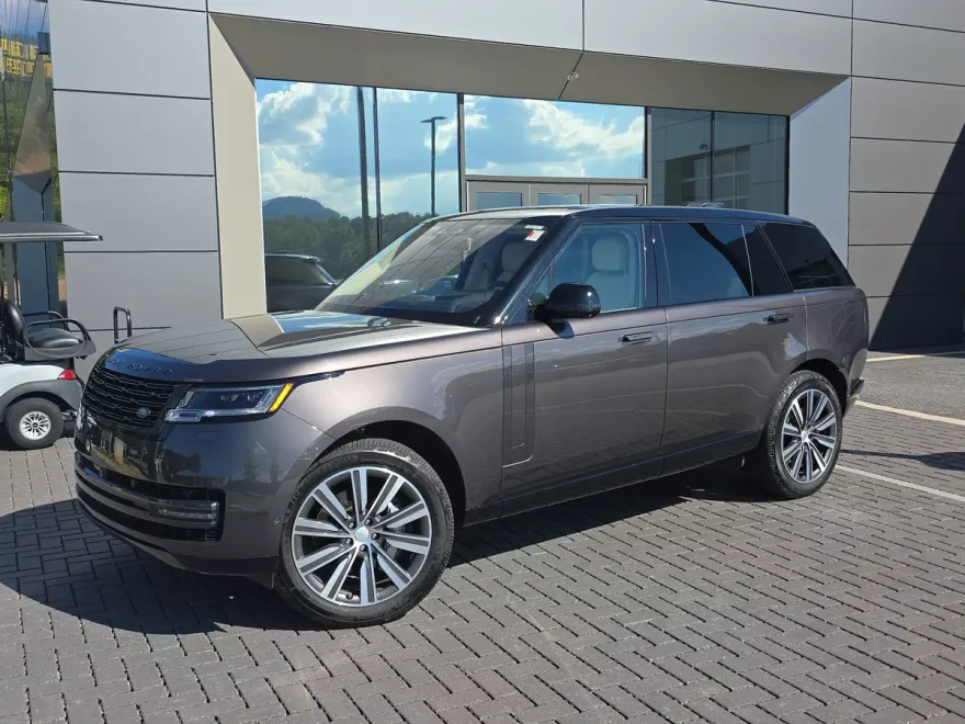 2023 Land Rover Range Rover SE photo 1