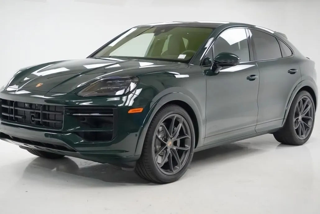 2025 Porsche Cayenne Coupe GTS photo 1