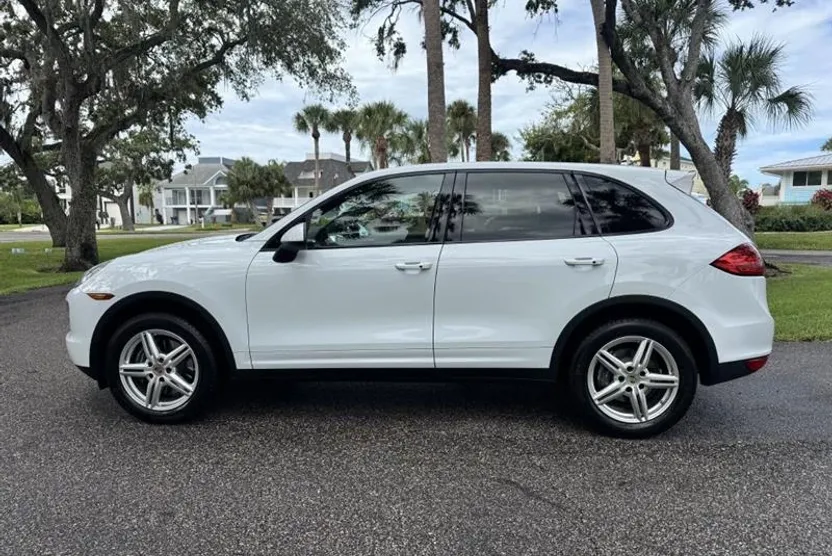 2014 Porsche Cayenne Base photo 1