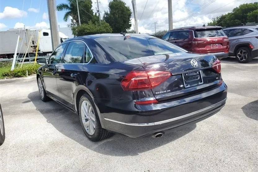 2018 Volkswagen Passat 2.0T SE photo 1