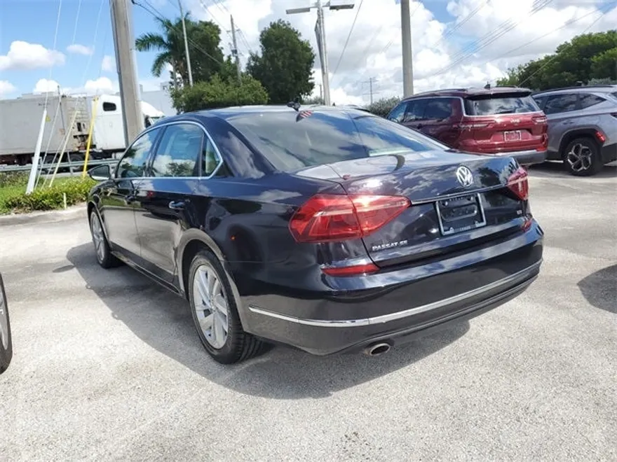 2018 Volkswagen Passat 2.0T SE photo 1