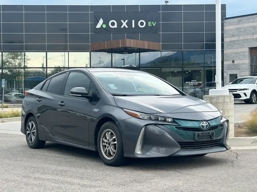 2017 Toyota Prius Prime photo 1