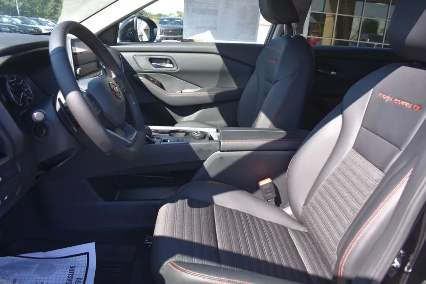 2026 Nissan Rogue SV photo 1