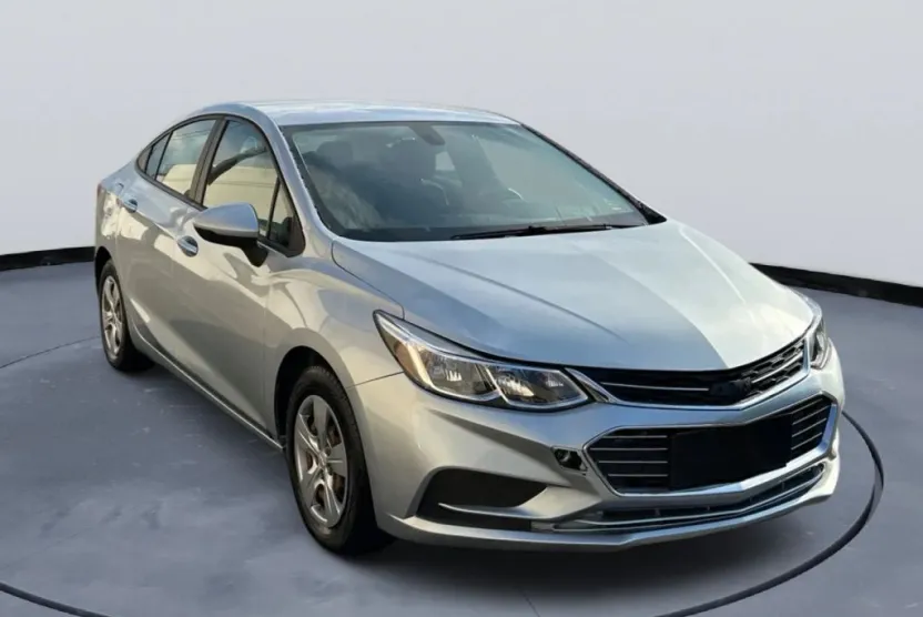 2017 Chevrolet Cruze LS photo 1