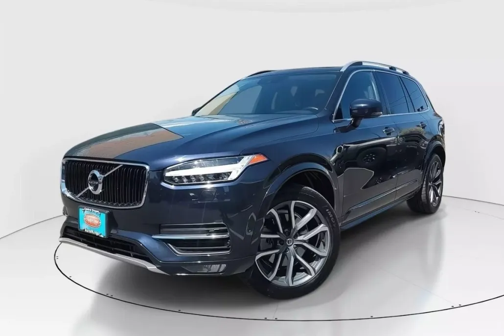 2017 Volvo XC90 Momentum photo 1