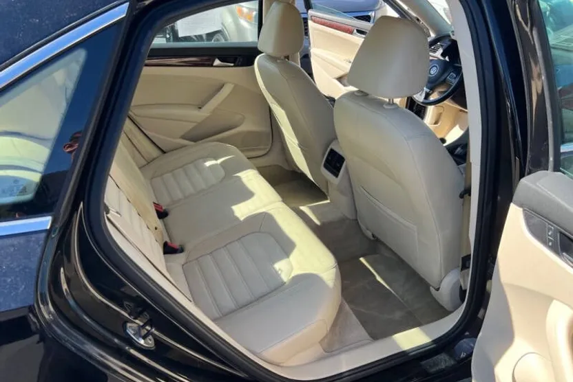 2013 Volkswagen Passat TDI SEL Premium photo 1